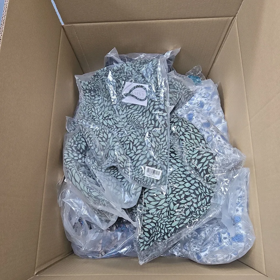 BOX OF APPROXIMATELY 25 X ASSORTED CLOTHING ITEMS