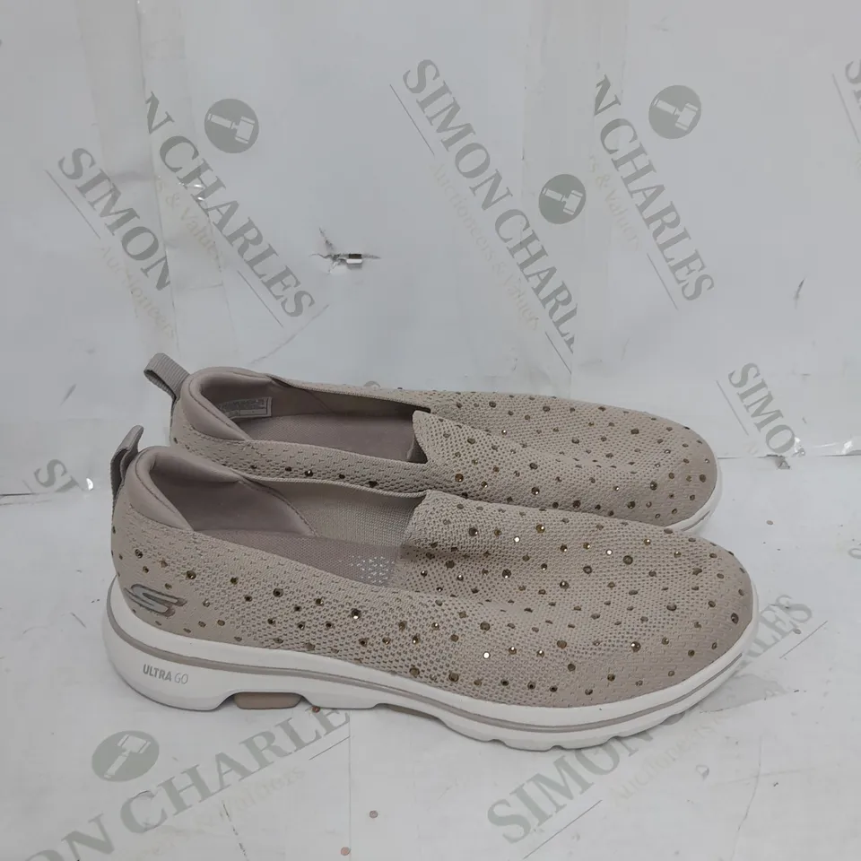 SKECHERS FLAT KNIT SLIP ON TRAINER - UK 5.5