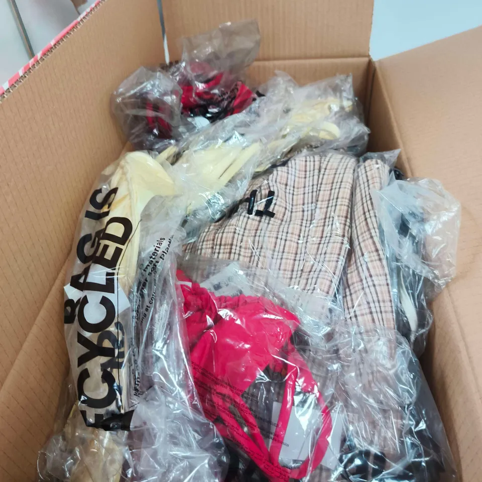 BOX OF APPROXIMATELY 25 ASSORTED CLOTHING ITEMS TO INCLUDE PLEATED MINI SKIRT ETC