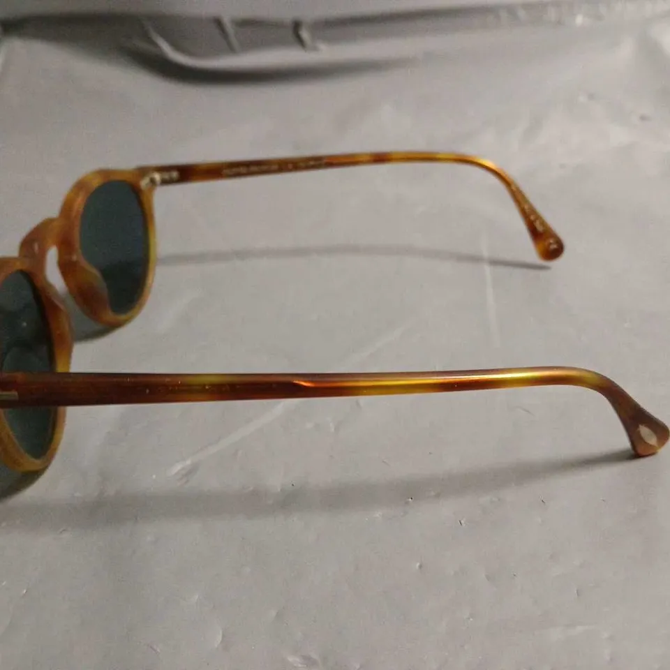 OLIVER PEOPLES BROWN FRAMED GLASSES IN CASE