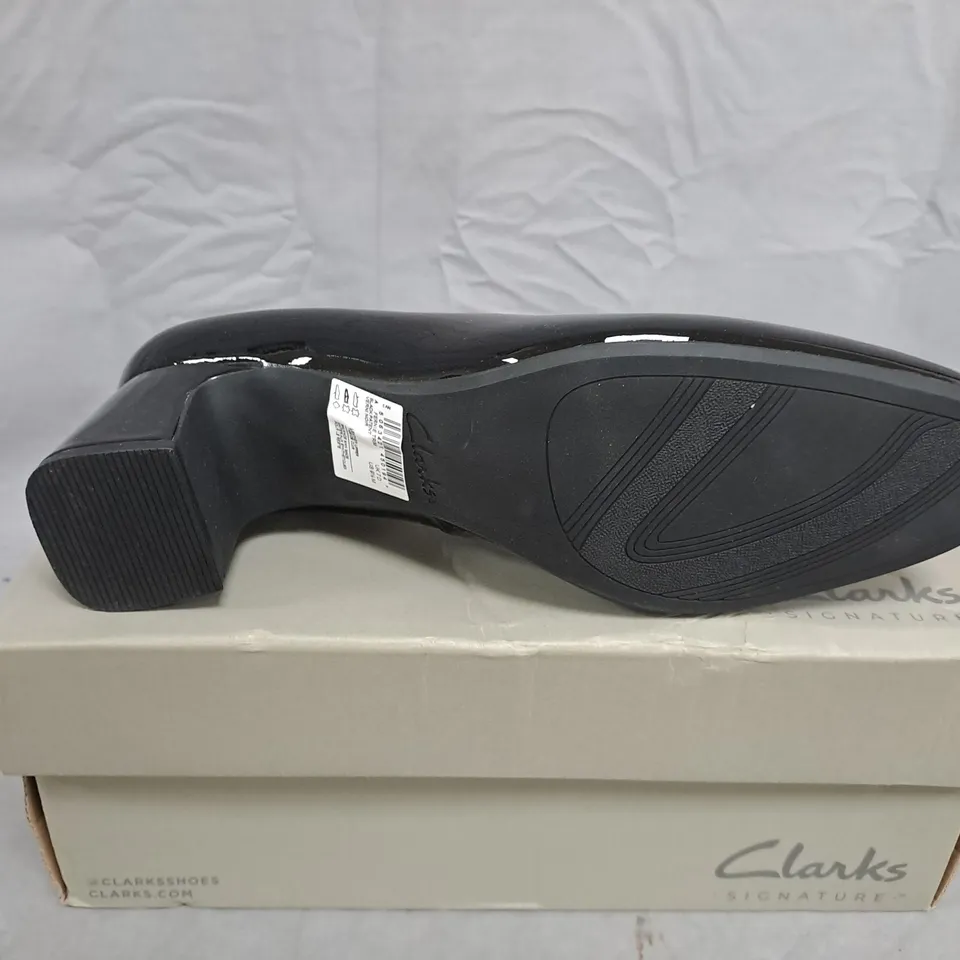 CLARKS SIGNATURE FERNE TRIM BLACK PATENT HEELS – WOMEN'S, UK7