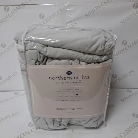 BAGGED NORTHERN NIGHTS 4 PIECE COTTON FLANNEL EMBROIDED DETAIL DUVET SET // SIZE: SUPERKING
