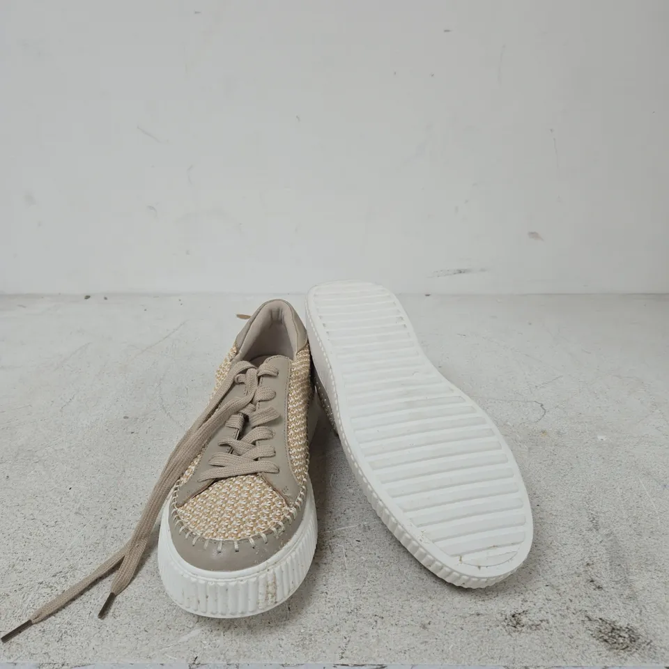 HUSH PUPPIES BEIGE KNITTED SNEAKERS WITH CHUNKY WHITE SOLE – WOMEN'S UK SIZE 7