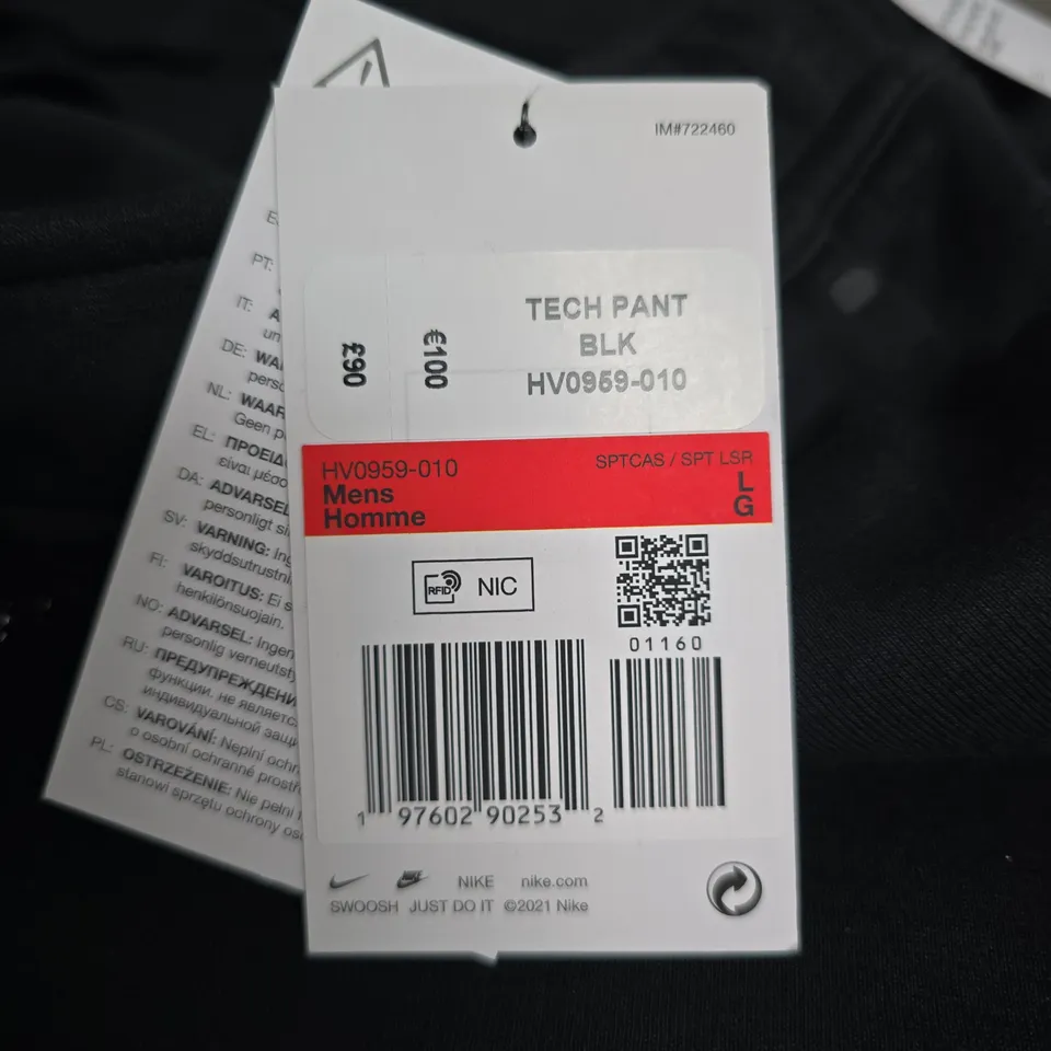 NIKE MENS TECH PANTS IN BLACK - L