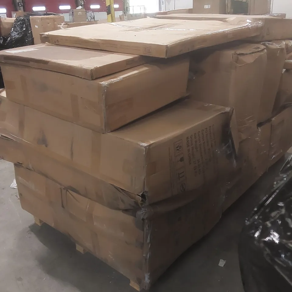PALLET CONTAINING A VERY LARGE QUANTITY OF ASSORTED DESIGNER GARDEN FURNITURE PARTS