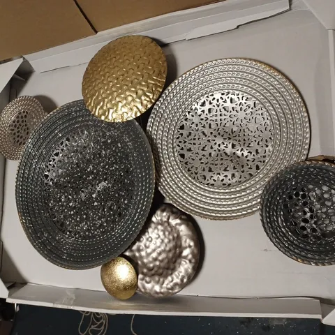 BOXED METAL WALL ART - CIRCULAR