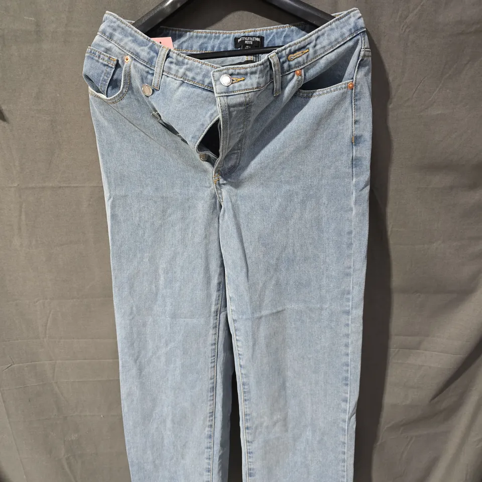 PRETTYLITTLETHING PETITE JEANS – LIGHT-WASH DENIM UK 4
