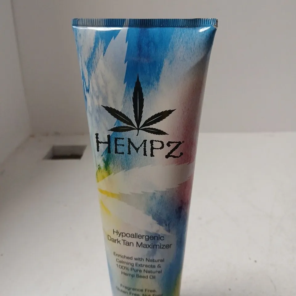 HEMPZ HYPOALLERGENIC DARK TAN MAXIMIZER - 265ML