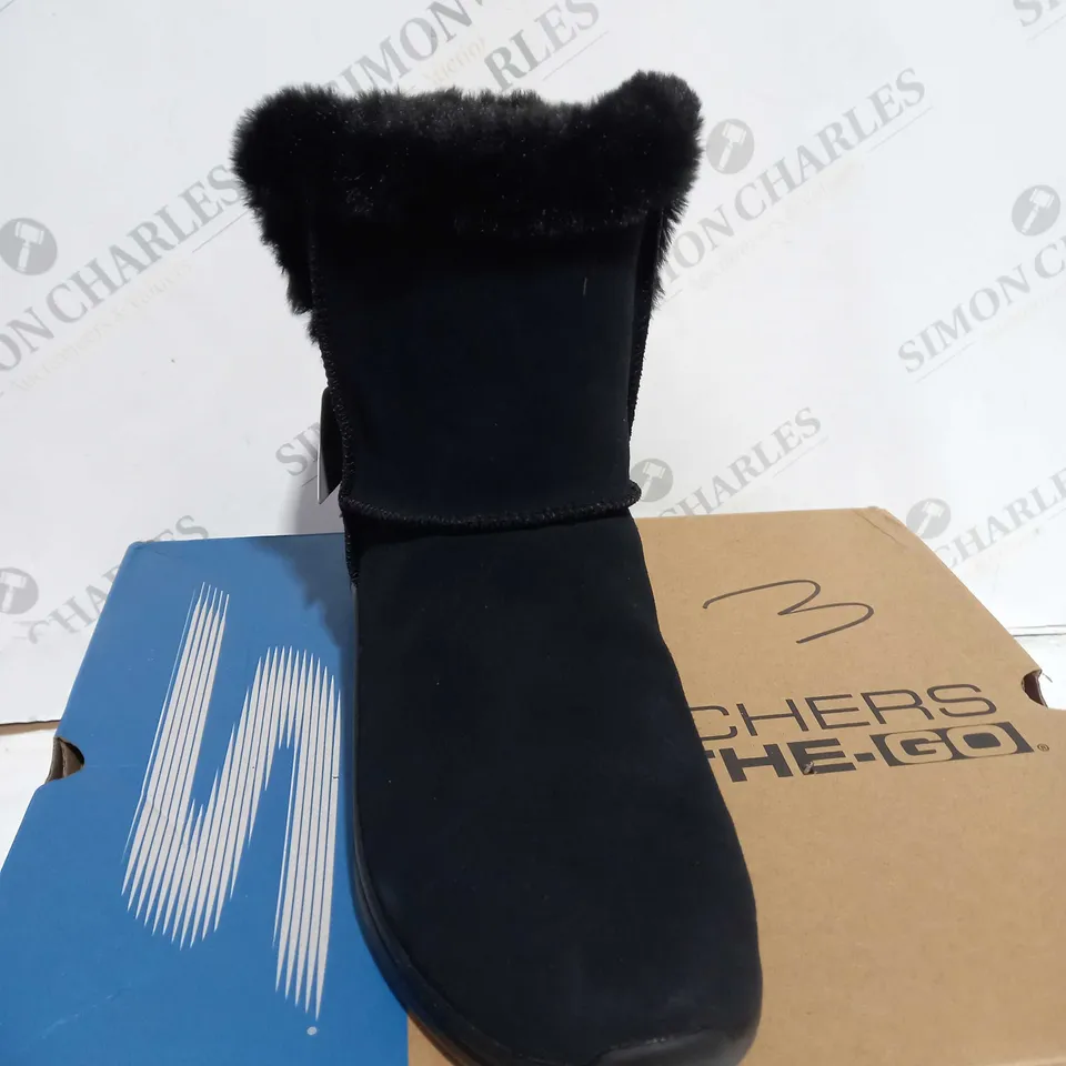 BOXED SKECHERS ON-THE-GO MIDTOWN CHILL BABY BOOTS, BLACK - SIZE 5 .5