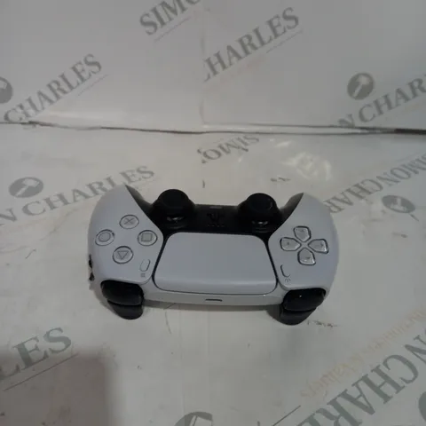 PLAYSTATION 5 CONTROLLER - WHITE