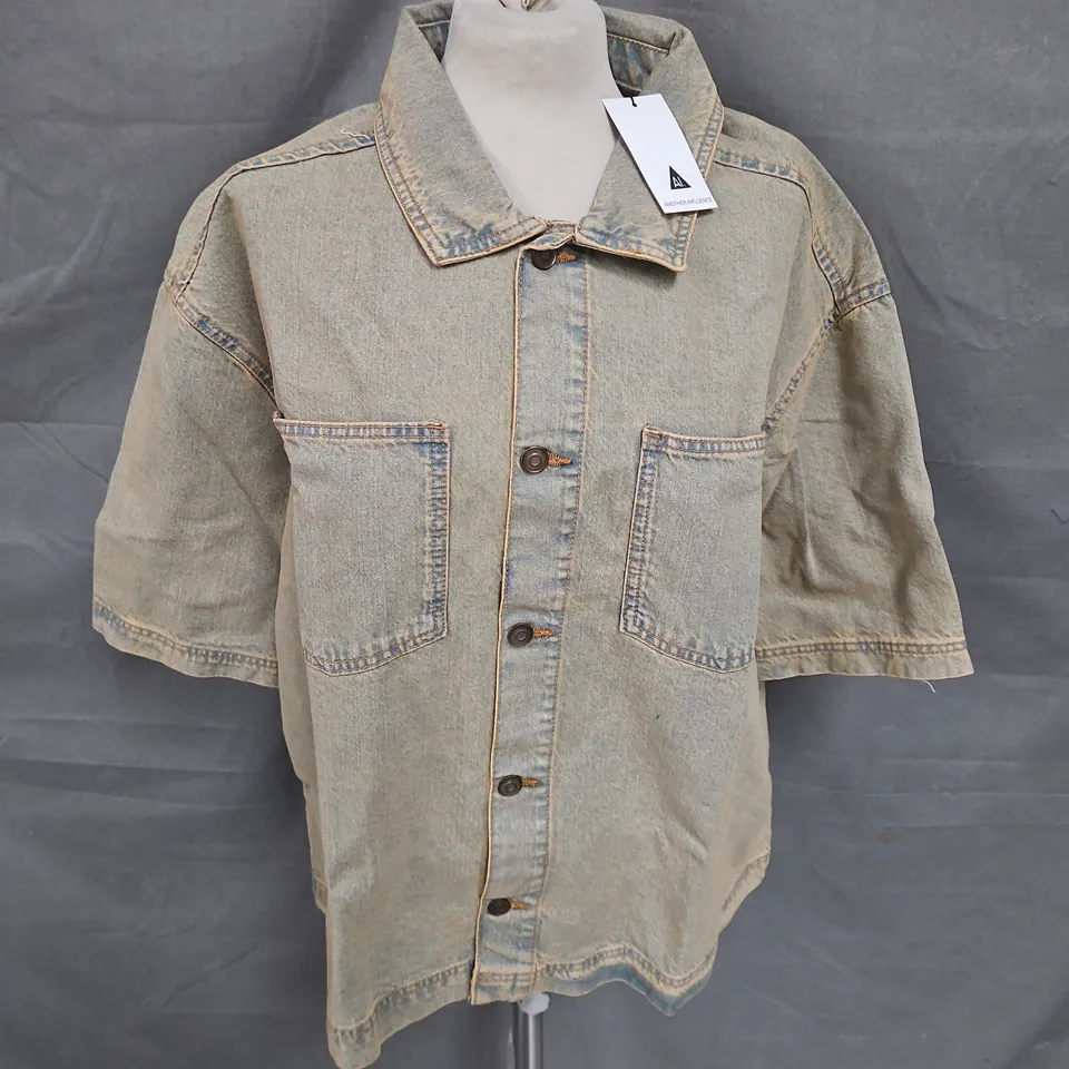 ANOTHER INFUENCE HEAVY SHORT SLEEVE OVERSHIRT IN TAN WASH DENIM SIZE XL
