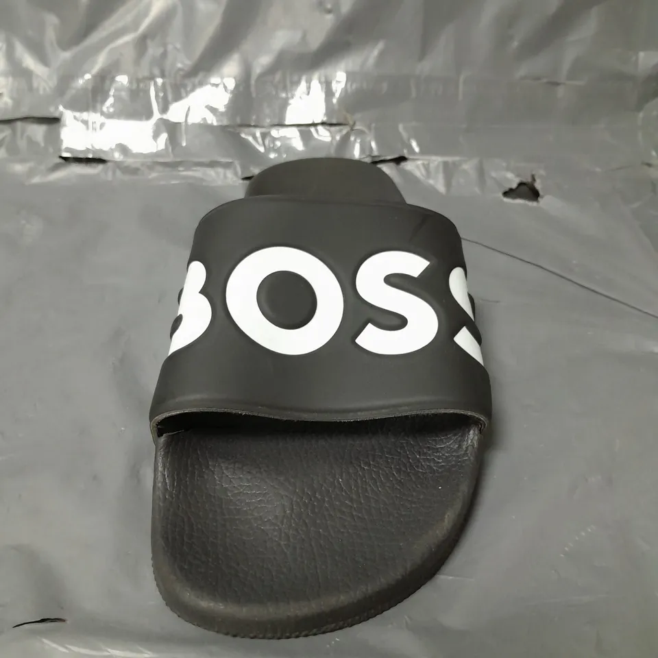 BOSS ARYEH SLIDER  - BLACK/WHITE