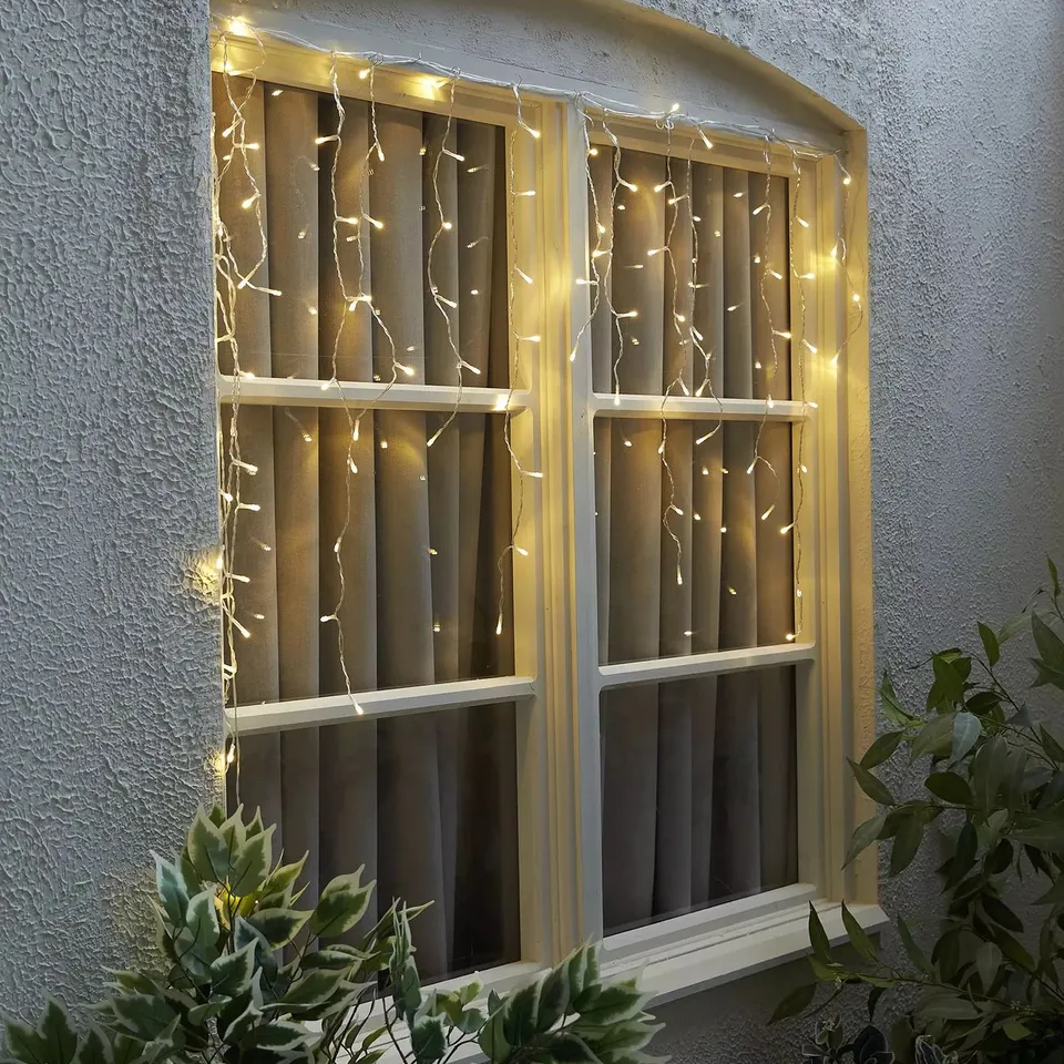 BATTERY OPERATED INDOOR/OUTDOOR ICICLE CHRISTMAS CURTAIN LIGHTS