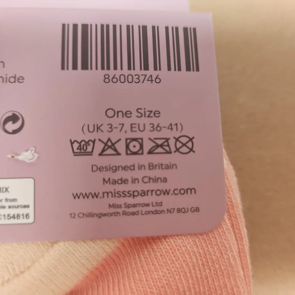 MISS SPARROW LONDON BAMBOO SOCKS – PINK HEART PATTERN, ONE SIZE (UK 3-7 / EU 36-41)