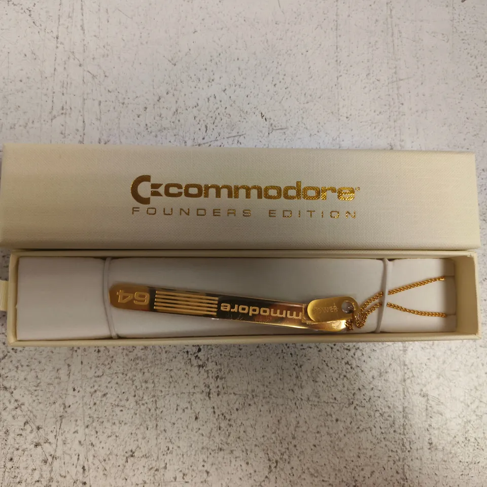 COMMODORE 64 ULTIMATE FOUNDERS EDITION BUNDLE – KEYBOARD, 12V ADAPTOR, I REBOOTED T‑SHIRT, CERTIFICATE & ACCESSORIES