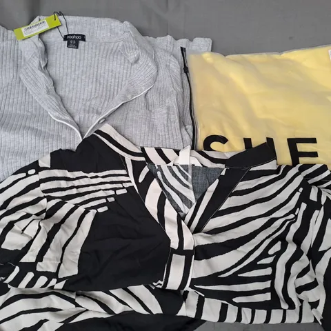 BOX OF APPROXIMATELY 20 ASSORTED CLOTHING & FASHION ITEMS IN VARIOUS STYLES AND SIZES TO INCLUDE BOOHOO, SHEIN, ETC