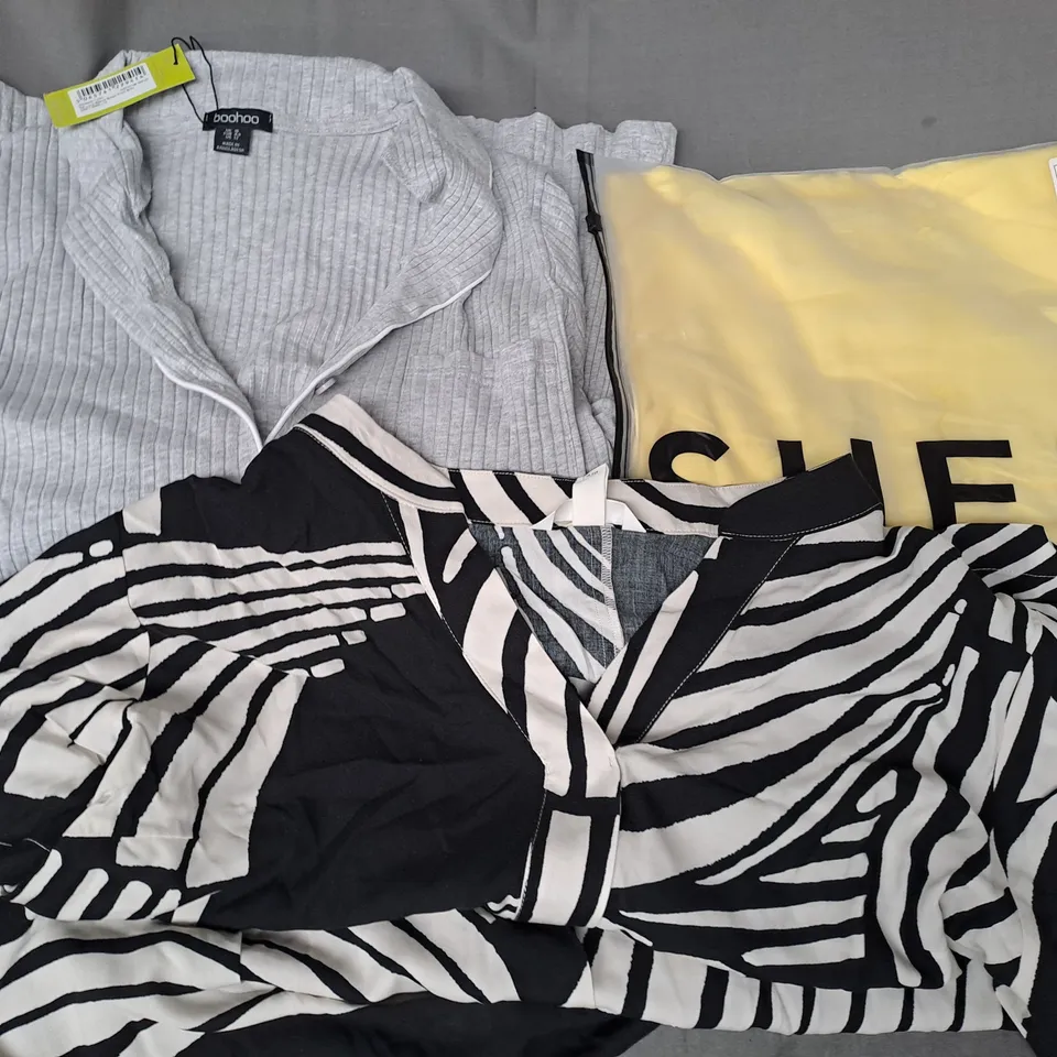 BOX OF APPROXIMATELY 20 ASSORTED CLOTHING & FASHION ITEMS IN VARIOUS STYLES AND SIZES TO INCLUDE BOOHOO, SHEIN, ETC