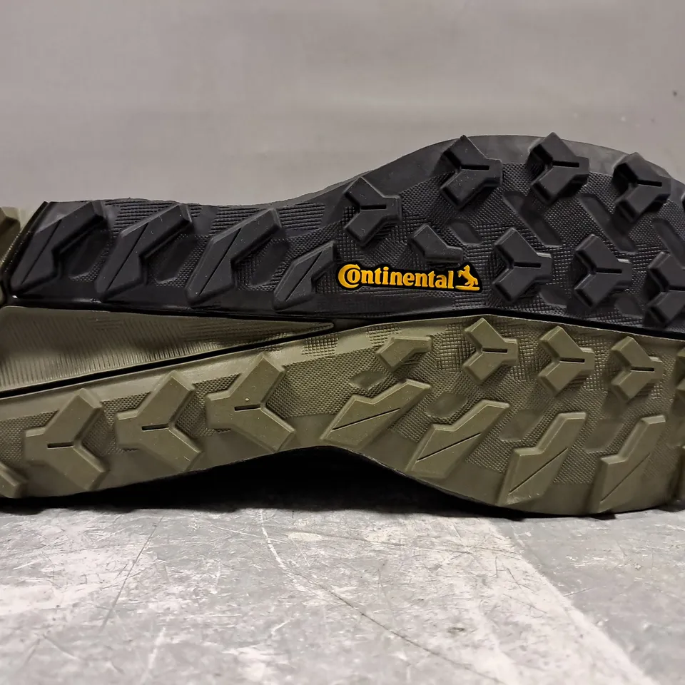 BOXED PAIR OF ADIDAS TERREX FREE HIKER 2 SHOES IN BLACK/GREY/DARK OLIVE UK SIZE 9