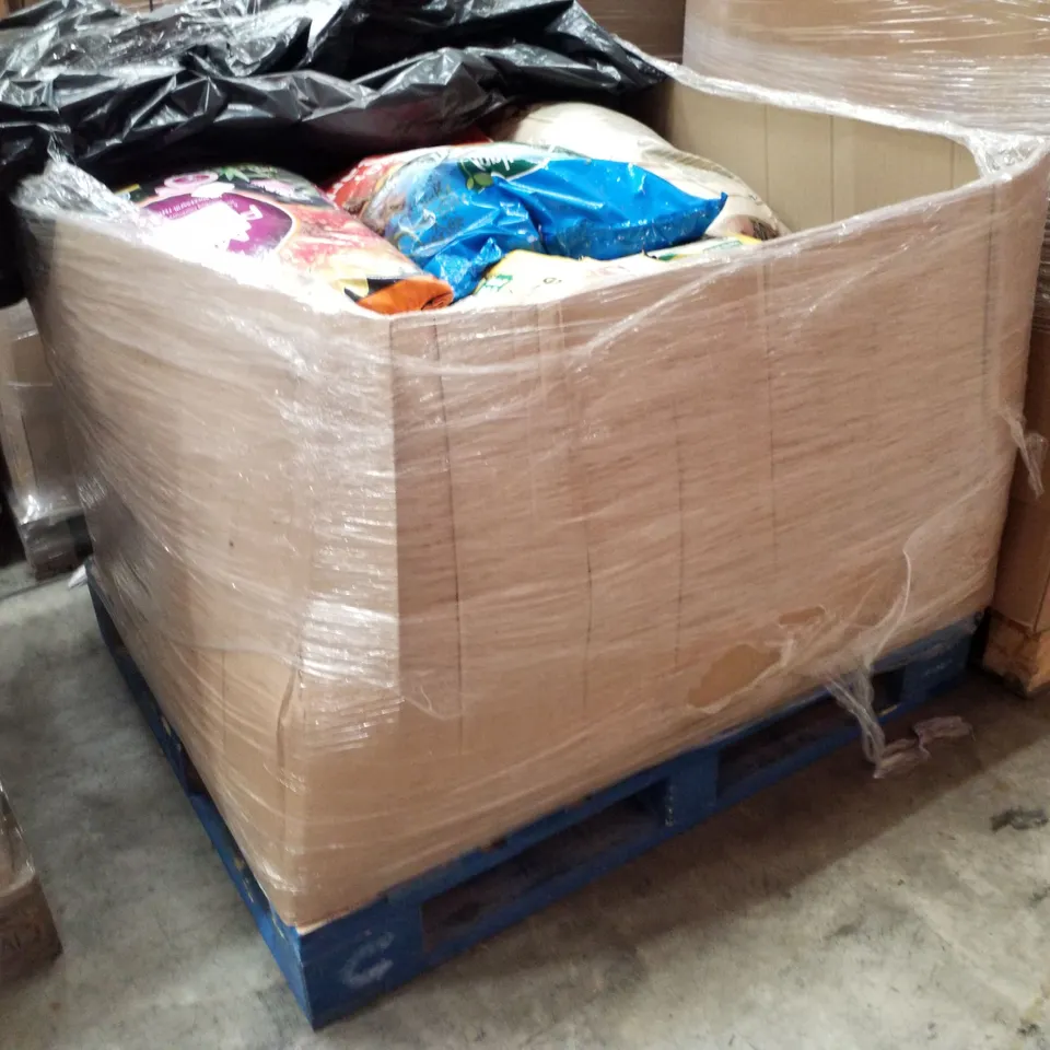 PALLET CONTAINING LARGE QUANTITY OF ASSORTED COMPOST