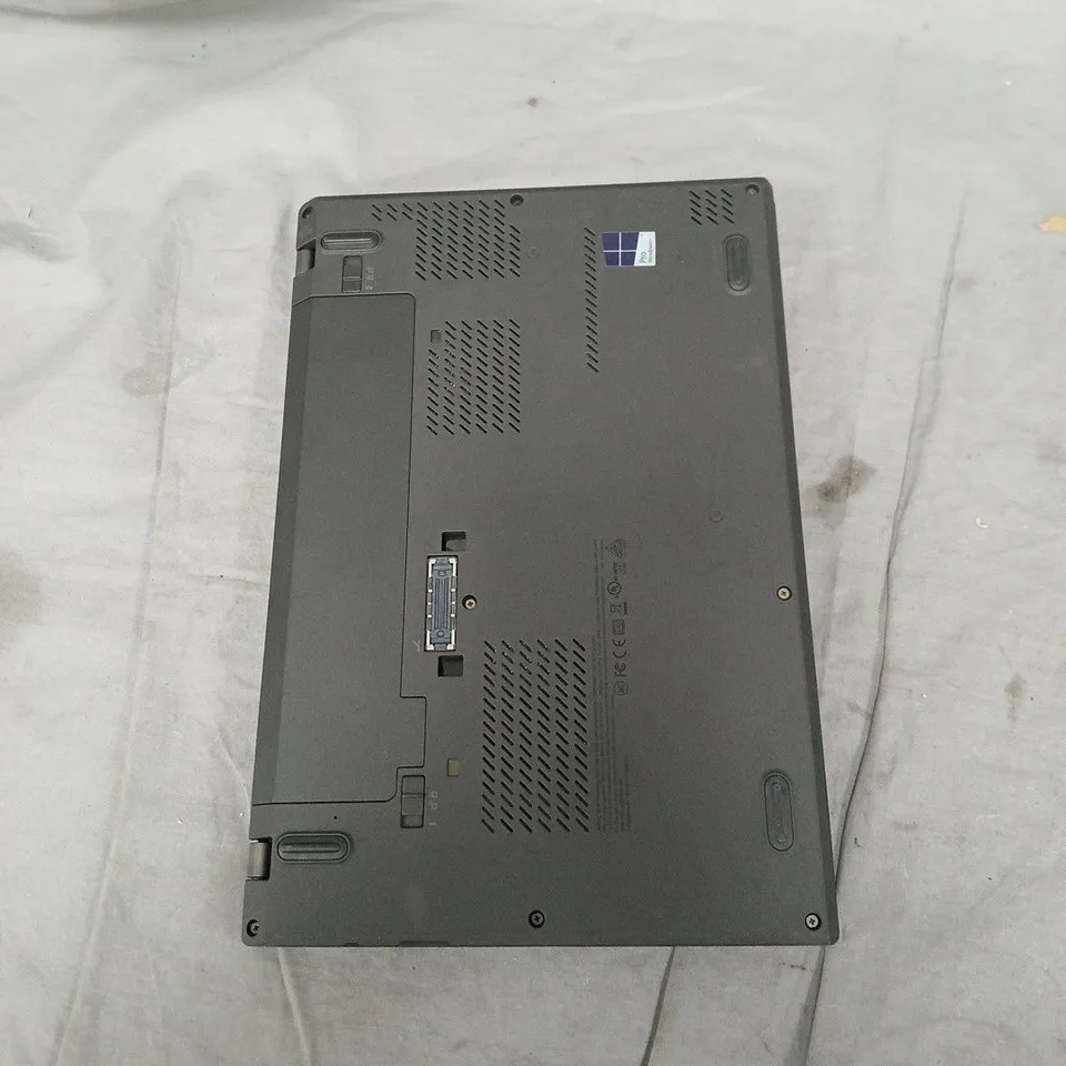 LENOVO THINKPAD X260 LAPTOP – I5-6200U, 8GB RAM, 256GB SSD, 12.5-INCH DISPLAY. DOES NOT POWER ON