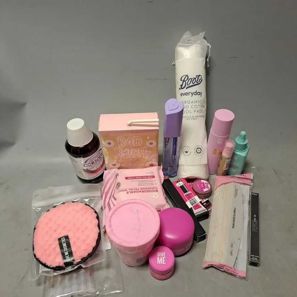 APPROXIMATELY 20 ASSORTED COSMETIC PRODUCTS TO INCLUDE - NYX CONCEALER SERUM - PLOUISE BAD BITCH ENERGY LIP DUO - GIVE ME FACE TONER - ETC