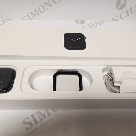 BOXED APPLE SERIES 5 WR-50M WATCH