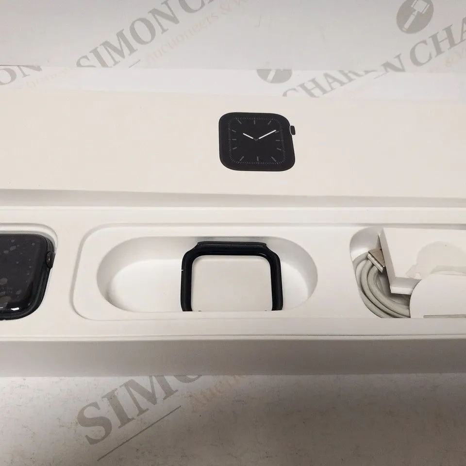 BOXED APPLE SERIES 5 WR-50M WATCH