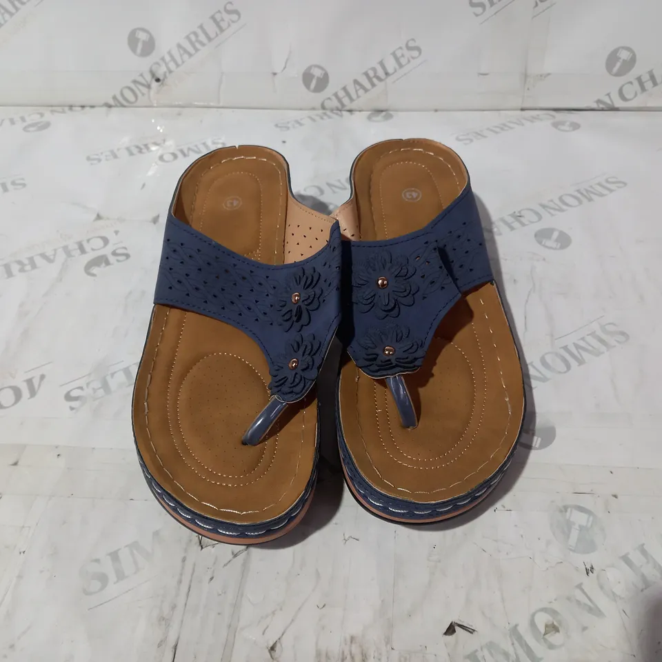 BLUE SLIPPERS SIZE 43