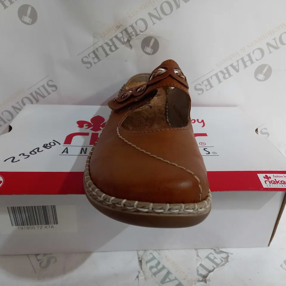 BOXED PAIR OF RIEKER MULE SANDALS IN TAN - SIZE 7.5