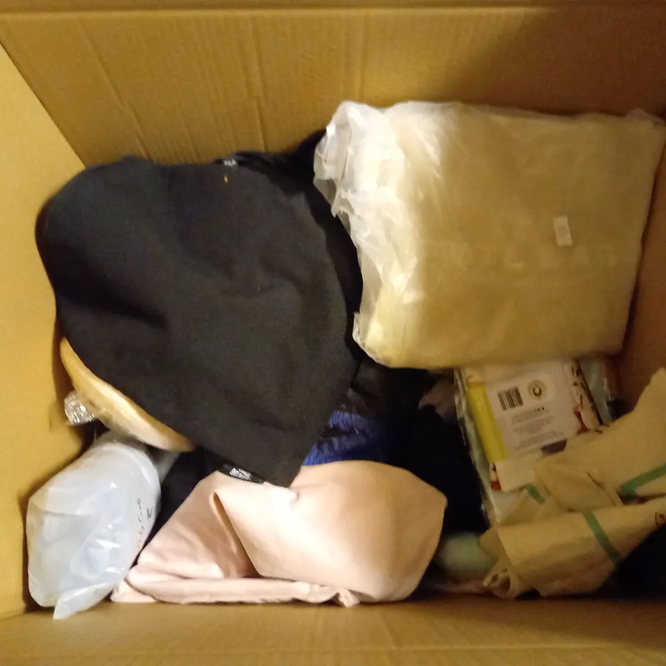 BOXED ASSORTMENT OF APPROXIMATELY 20 HOUSEHOLD ITEMS TO INCLUDE CAVALIA, LITTLE HOME, ODDBALLS, ETC