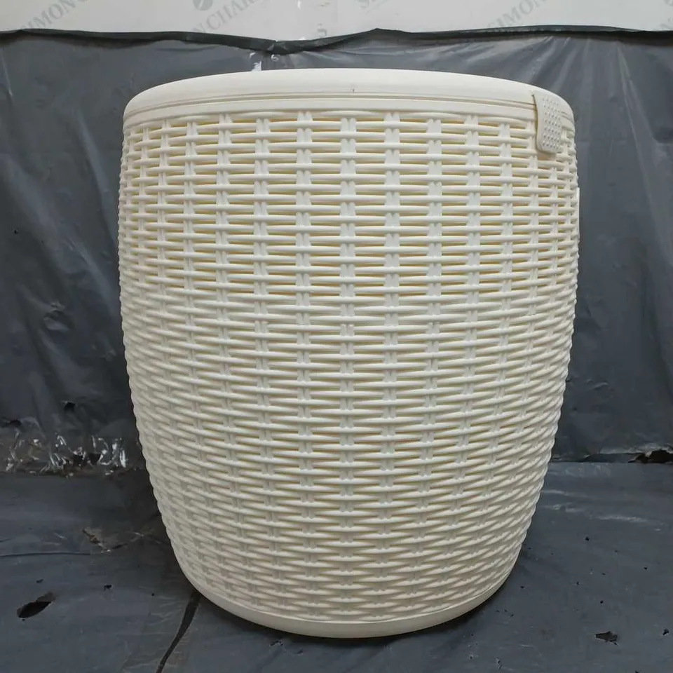 WEATHERPROOF PATIO FURNITURE ICE BUCKET WITH LID AND HANDLE IN WHITE