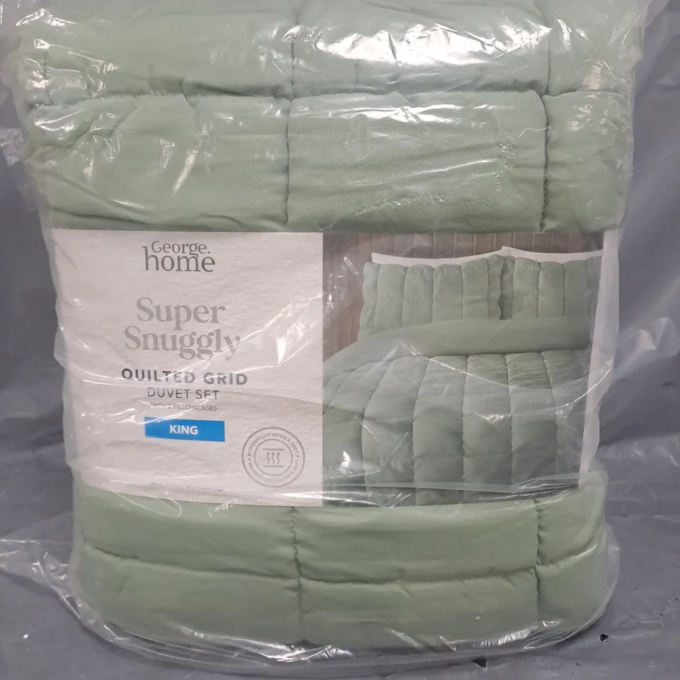 SUPER SNUGGLY QUILTED GRID DUVET SET IN GREEN - KING SIZE