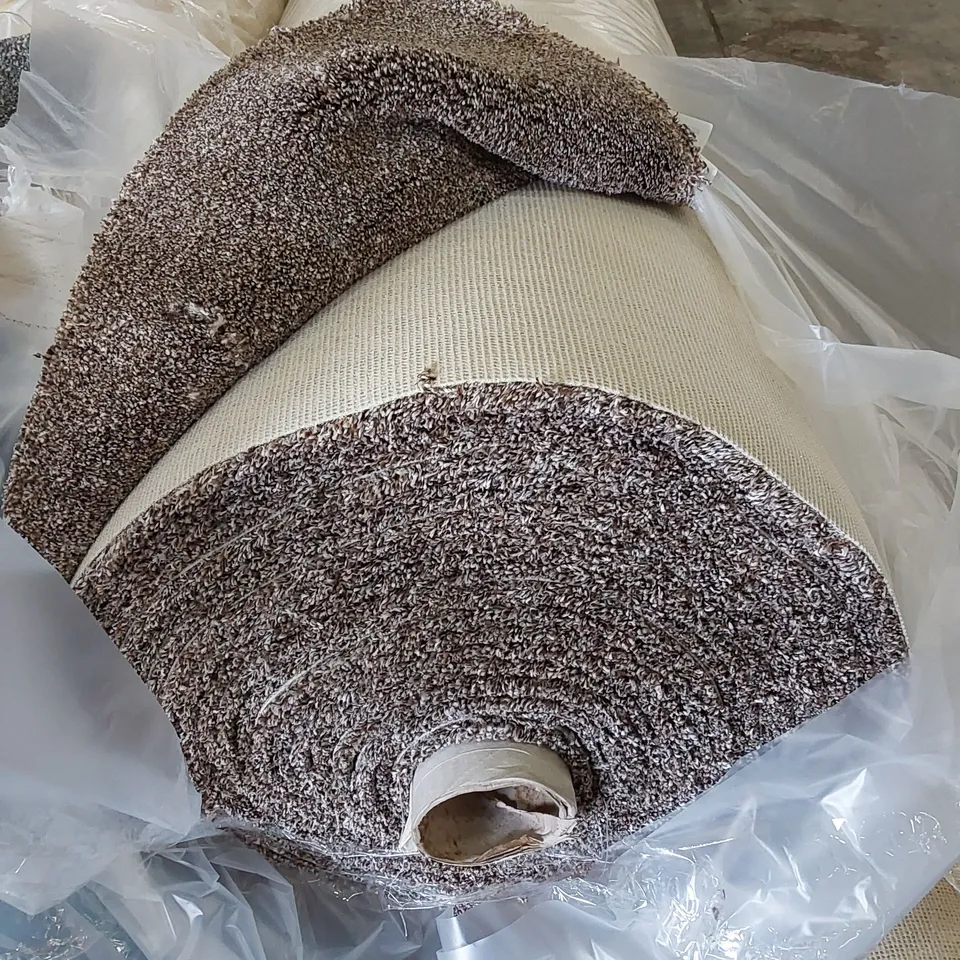 ROLL OF QUALITY DARWIN TARTUFF CARPET // APPROX SIZE: 25 X 4M