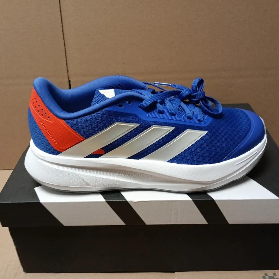 BOXED PAIR OF ADIDAS DURAMO SL2 JUNIOR TRAINERS IN BLUE - UK 5.5
