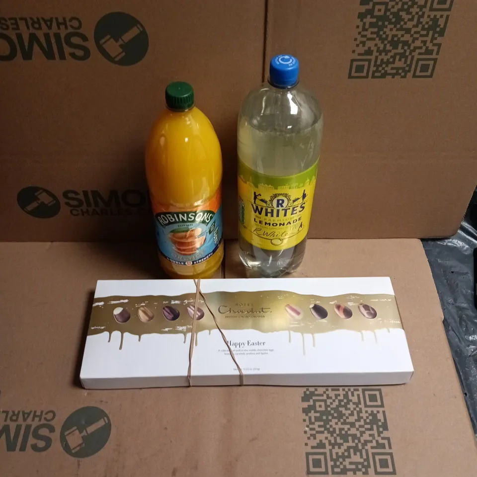 APPROXIMATELY 12 ASSORTED FOOD AND DRINKS ITEMS TO INCLUDE - R WHITES LEMONADE, ROBINSONS ORANGE SQUASH, HOTEL CHOCOLAT EASTER CHOCOLATE TRAY ETC 