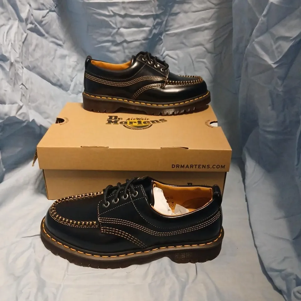 DR. MARTENS LOWELL BLACK ANILINE LEATHER BOOTS – UK 8 (EU 42) – BOXED