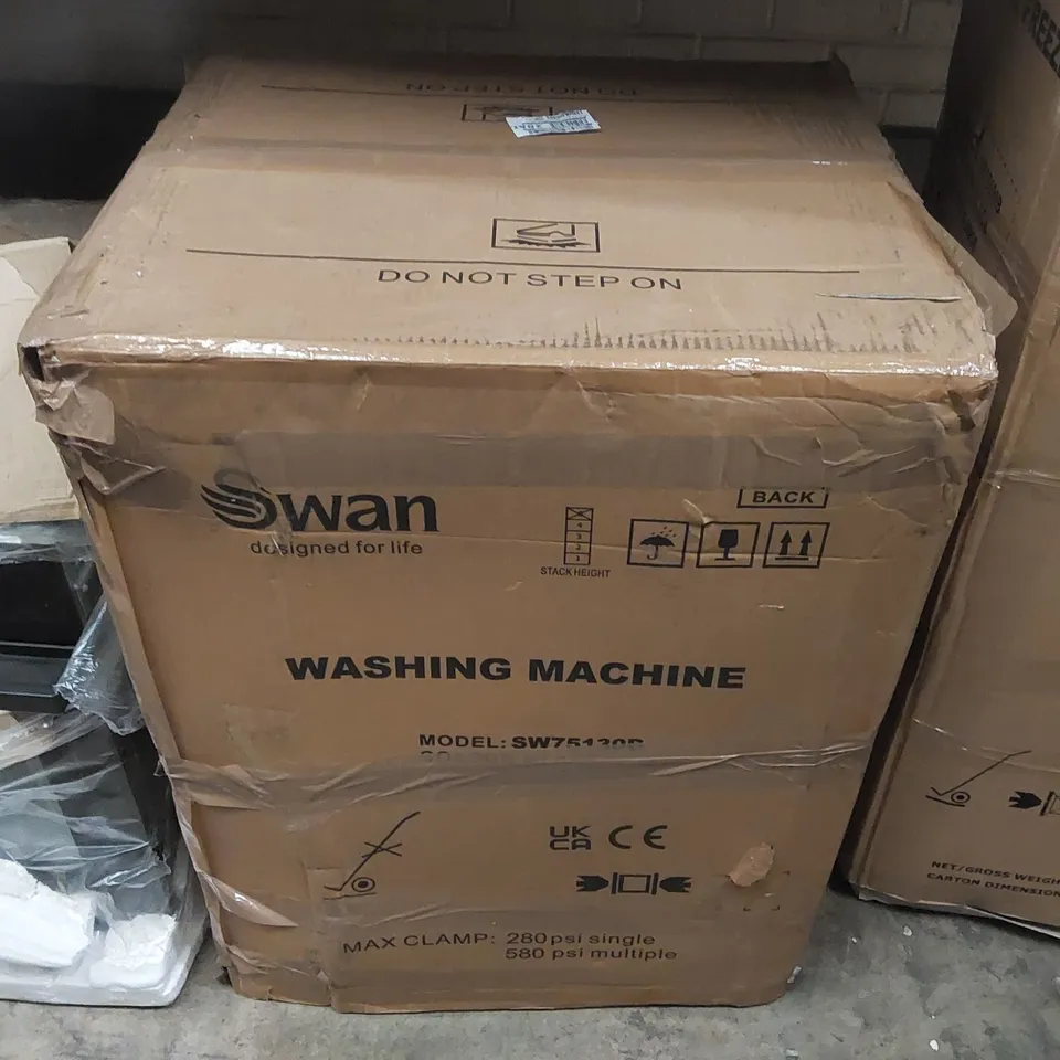 BOXED SWAN SW75130B 9KG LOAD, 1400 SPIN FREESTANDING WASHING MACHINE - BLACK