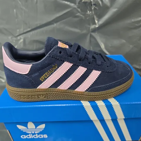 BOXED PAIR OF ADIDAS HANDBALL SPEZIAL SHOES KIDS IN NAVY/PINK - UK 11K