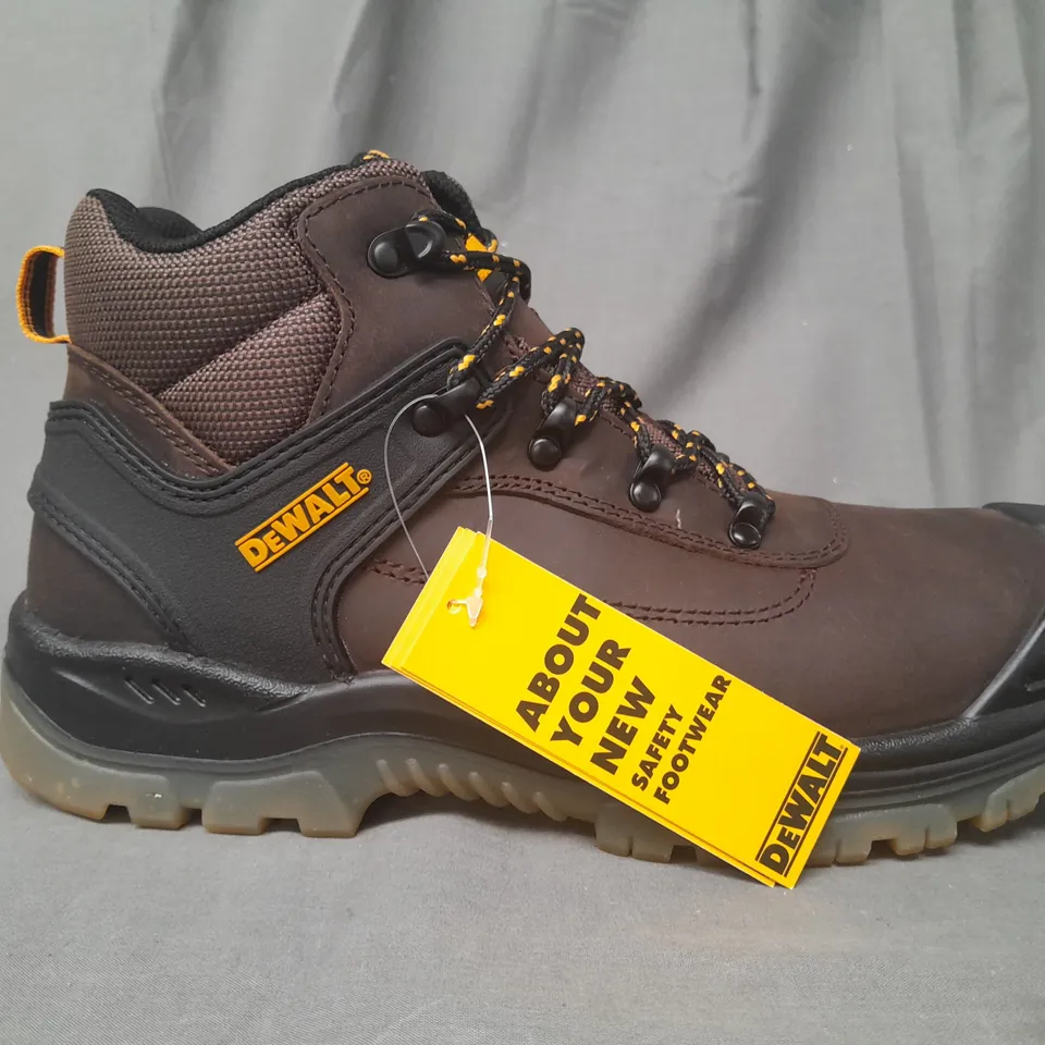 BOXED PAIR OF DEWALT NORTH DAKOTA STEEL TOE SAFETY BOOTS IN BROWN UK SIZE 9
