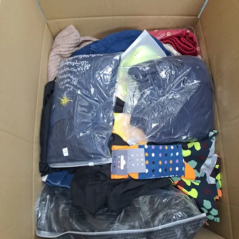 BOX OF APPROX. 40 ASSORTED CHILDRENS CLOTHING VARYING IN SIZE/COLOUR/STYLE TO INCLUDE:  TOPS, JEANS, JUMPERS