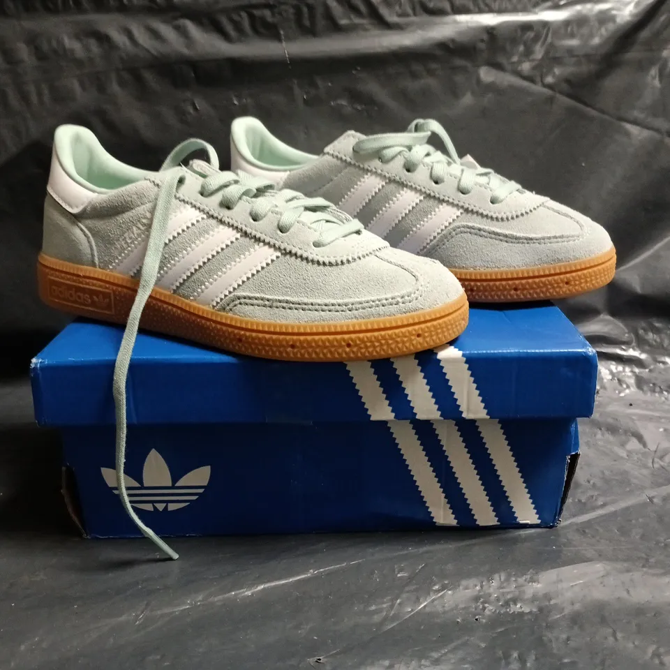 BOXED PAIR OF ADIDAS HANDBALL SPEZIAL KID'S SHOES IN MINT SIZE UK 13