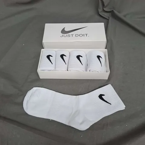 NIKE 5 PACK CREW SOCKS IN WHITE SIZE UNSPECIFIED