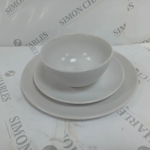 BRAND NEW BOXED CESIRO 12 PIECE DINNER SET TO INCLUDE LARGE PLATE SMALL PLATE AND BOWL IN MATTE WHITE / COLLECTION ONLY