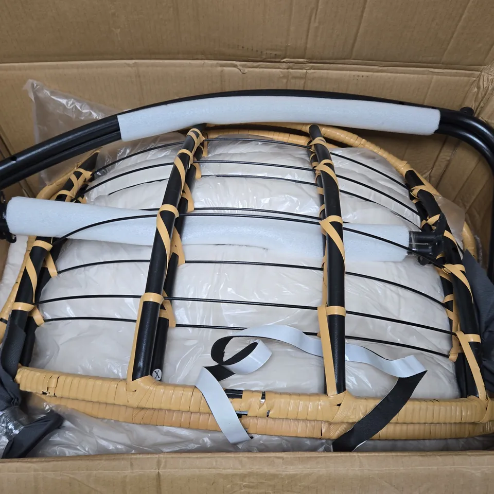 BOXED WIRE FRAMED CHAIR