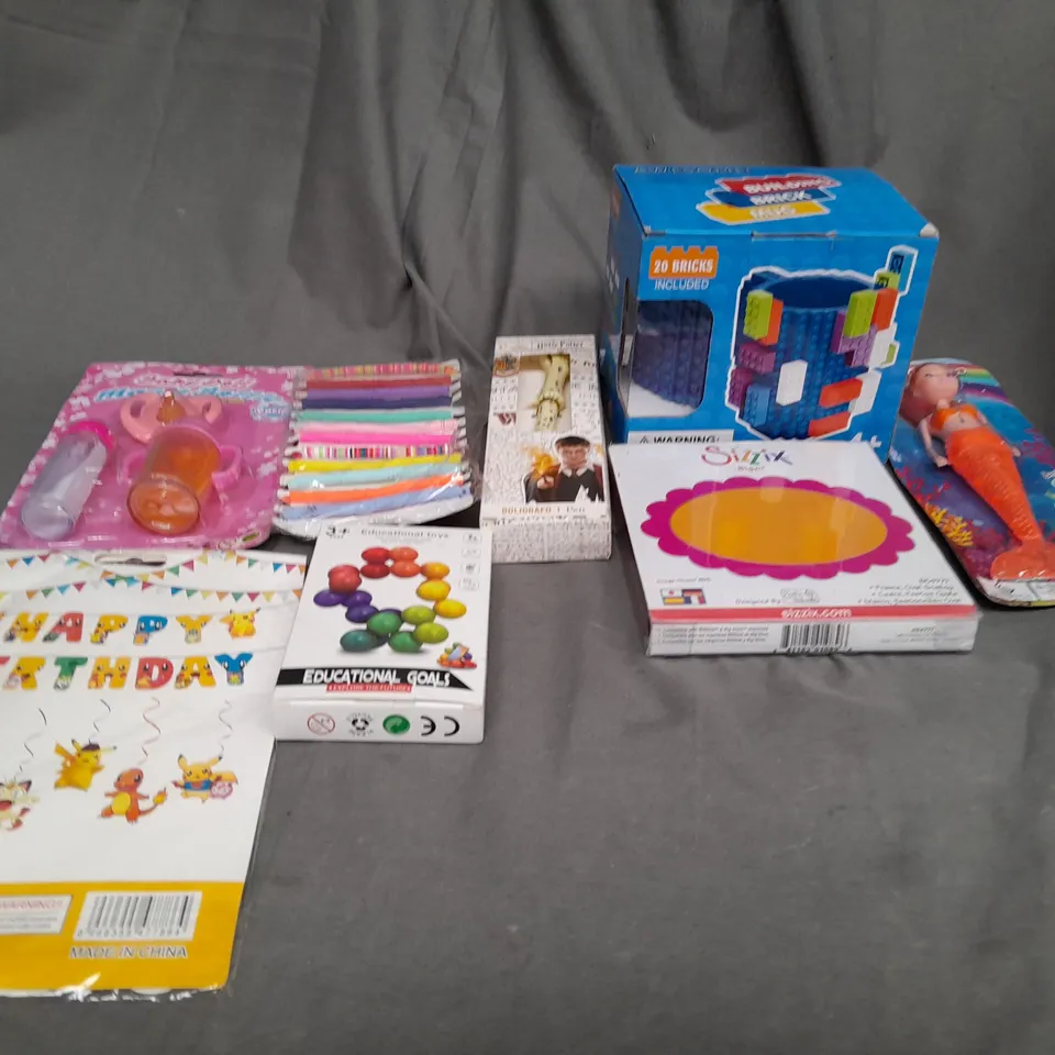 LARGE QAUNTIITY OF ASSORTED TOYS AND GAMES TO INCLUDE BRACELETS, HARRY POTTER AND BUILDING BRICKS