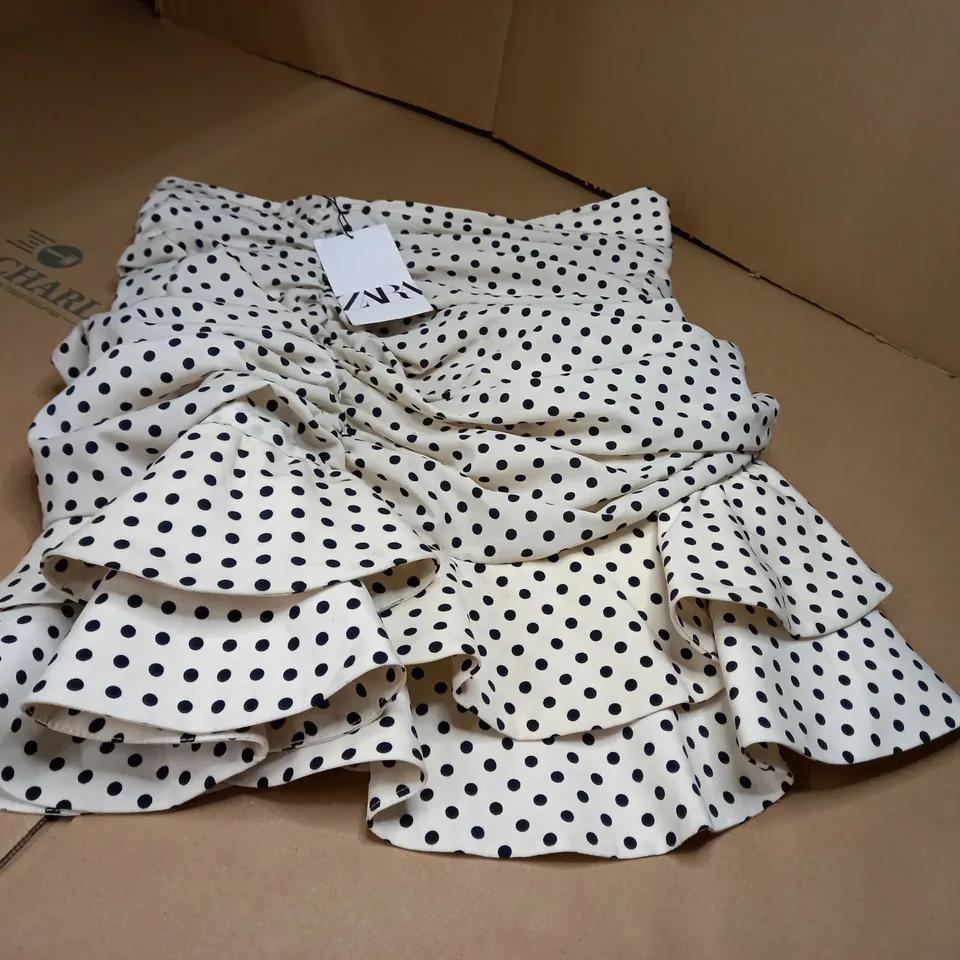 ZARA CREAM/BLACK DOT STATEMENT RUCHED SKIRT - XL