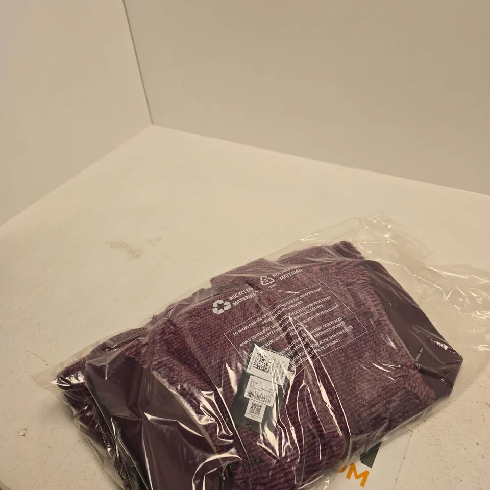 BOX OF APPROXIMATELY 30 ASSORTED BRAND NEW REGATTA ITEMS TO INCLUDE: TORREK PRO FLEECE