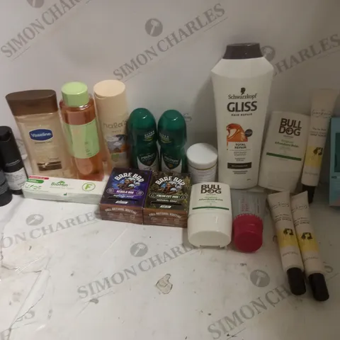 APPROXIMATELY 20 ASSORTED COSMETICS ITEMS TO INCLUDE SCHWARZKOPF GLISS HAIR REPAIR REPLENISH SHAMPOO (400ml), PIXI GLOW TONIC (250ml), MITCHUM INVISIBLE 48HR PROTECTION (100ml), ETC