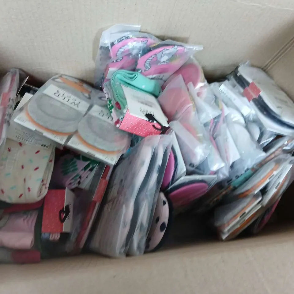 APPROXIMATELY 25 ASSORTED PACKS OF WILD FEET LADIES SOCKS IN VARIOUS COLOURS, STYLES AND SIZES