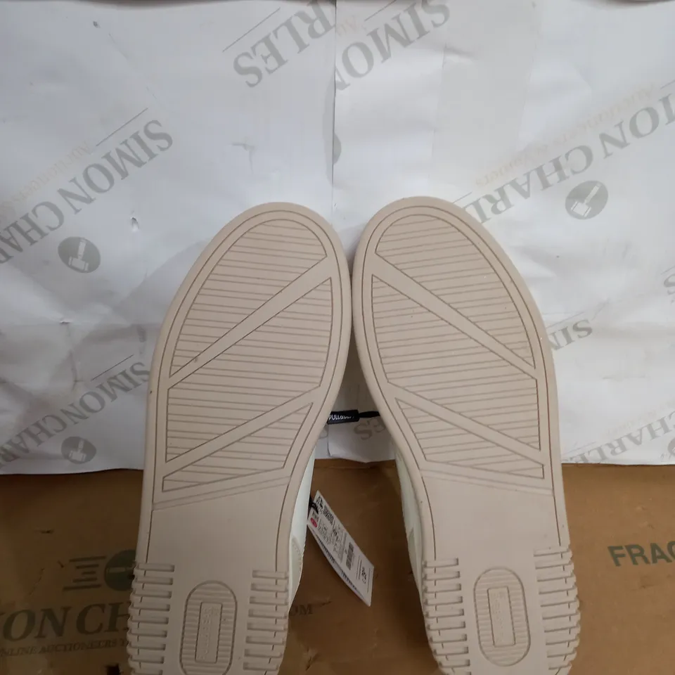 PULL AND BEAR TRAINERS SIZE 39